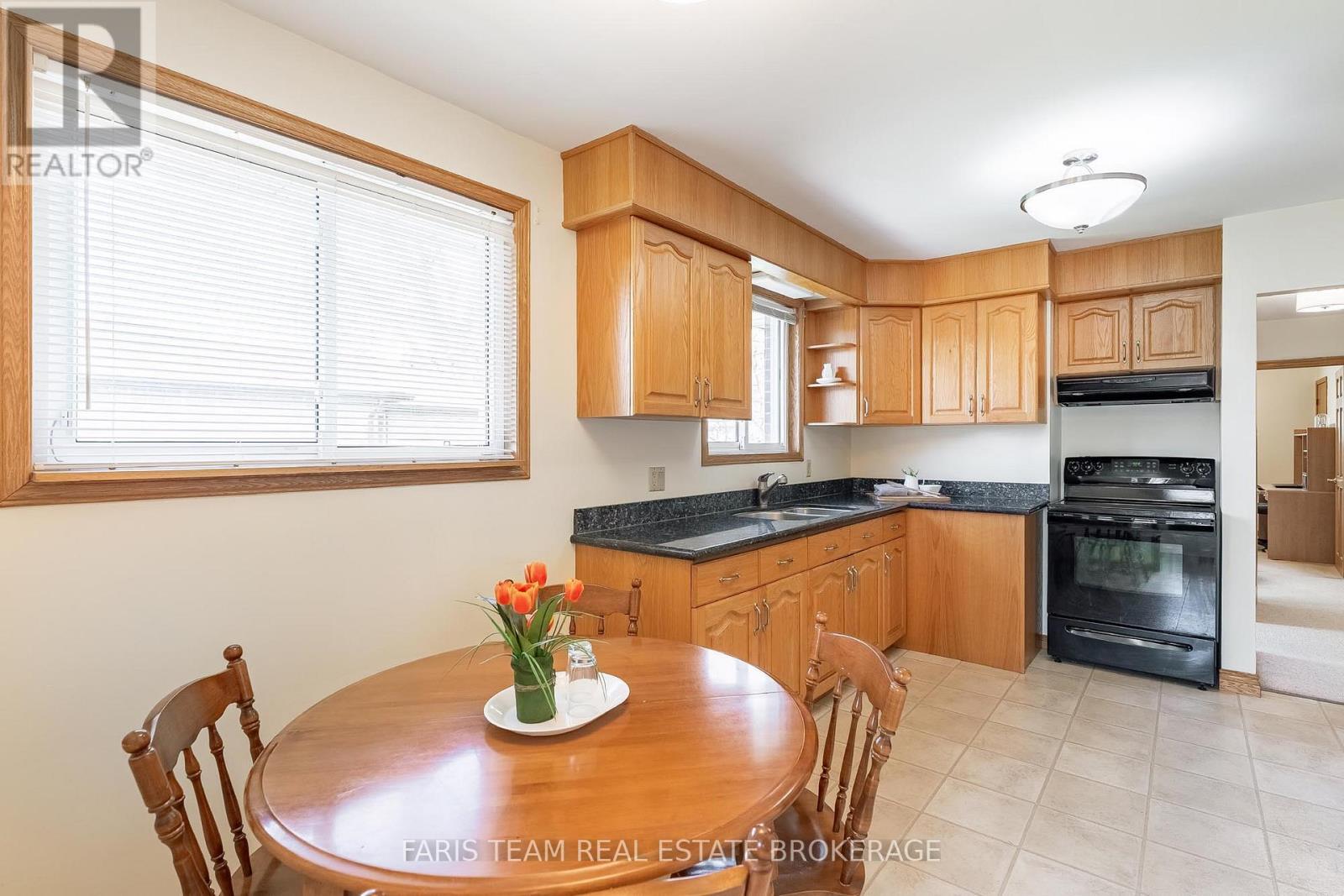 212 Grove Street E, Barrie (Wellington), Ontario  L4M 2P9 - Photo 8 - S13120496