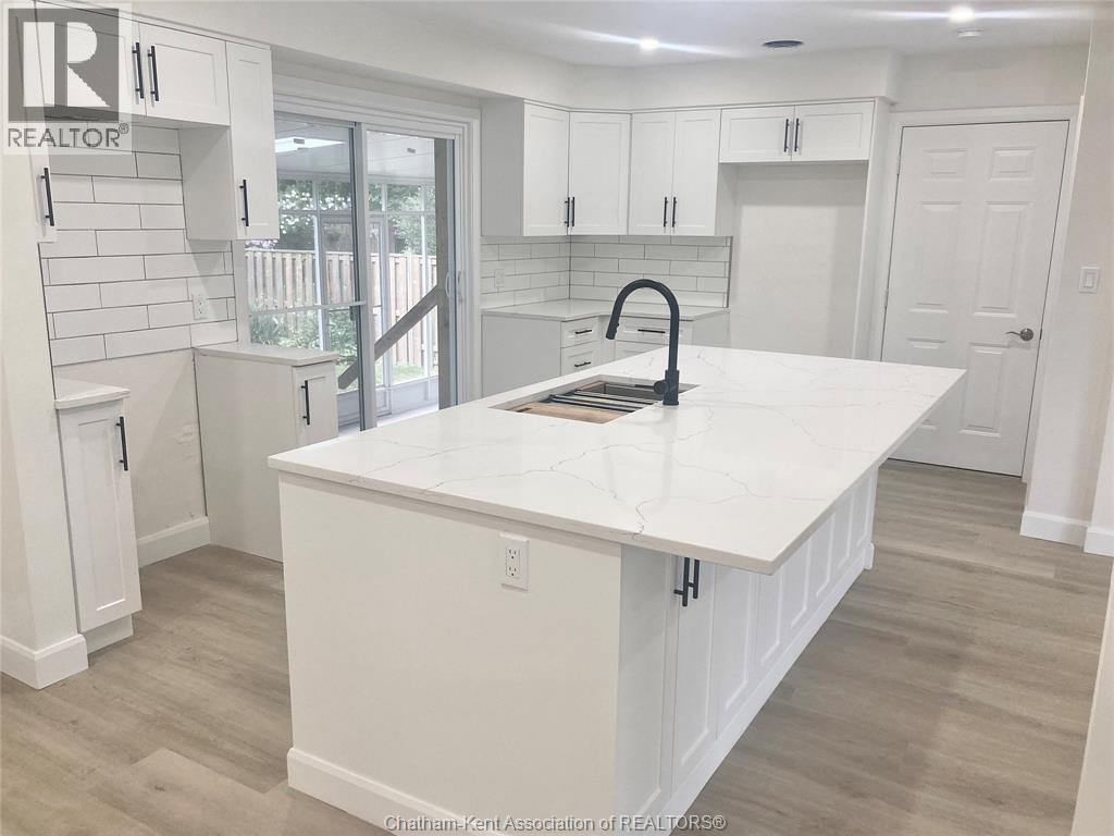 561 Lacroix Street, Chatham, Ontario  N7M 2X3 - Photo 9 - 26010974