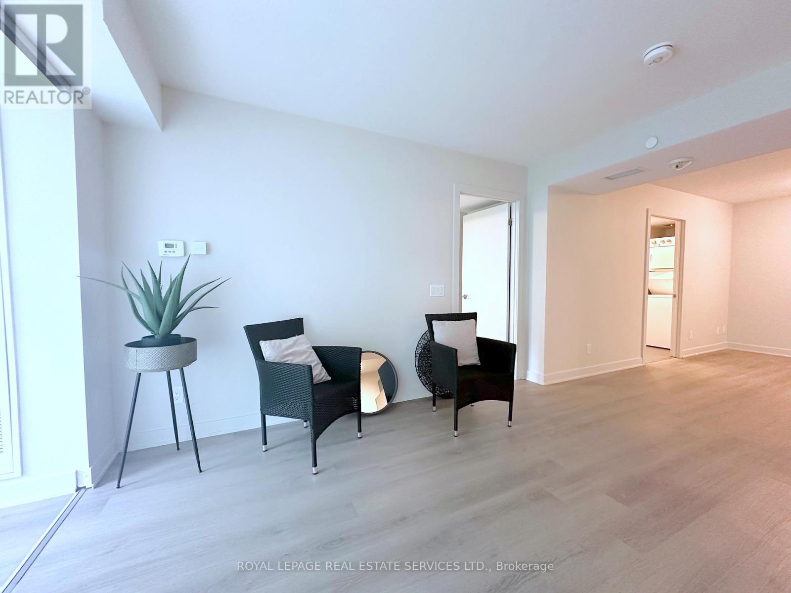 301 - 3385 Dundas Street W, Toronto, Ontario  M6S 2S2 - Photo 4 - W13120494