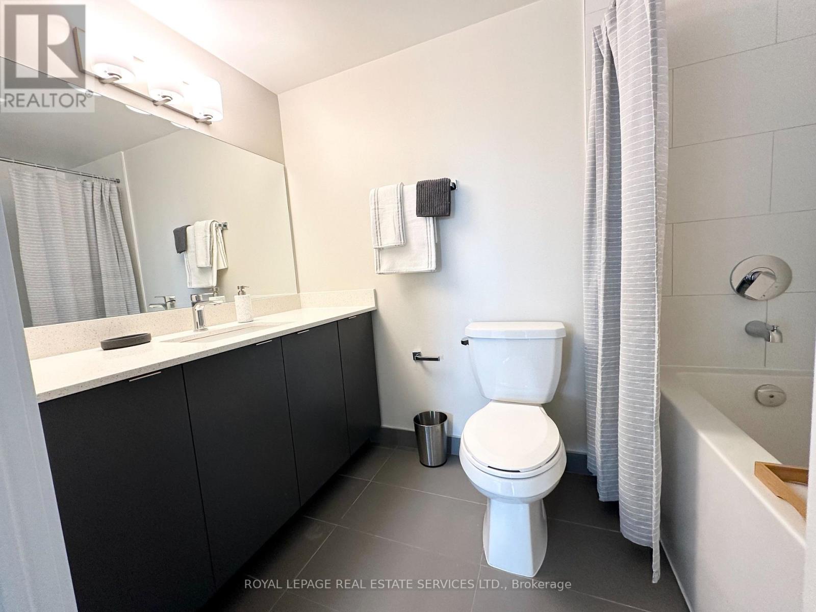 323 - 3385 Dundas Street W, Toronto, Ontario  M6S 2S2 - Photo 12 - W13120504