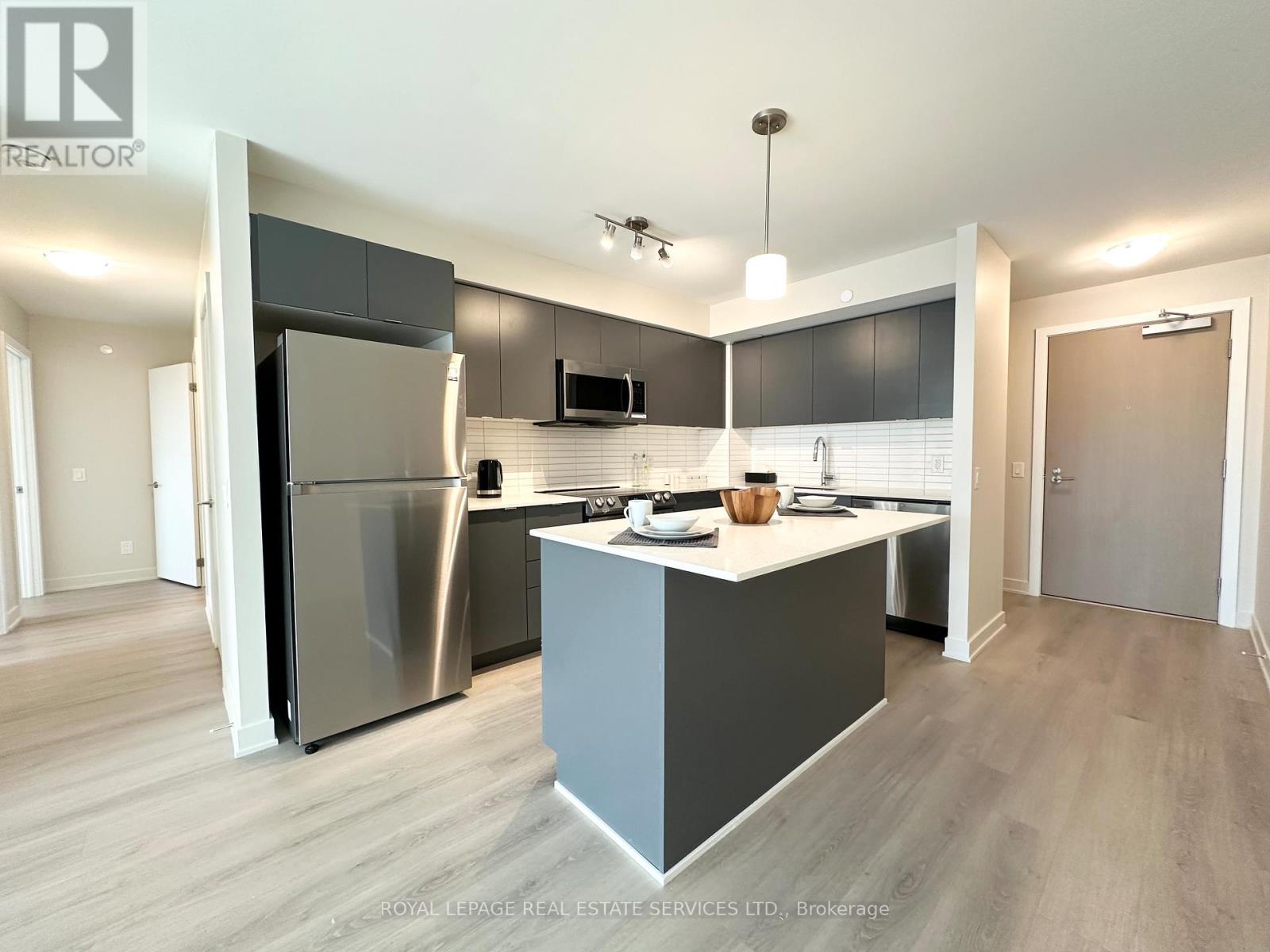 323 - 3385 Dundas Street W, Toronto, Ontario  M6S 2S2 - Photo 2 - W13120504