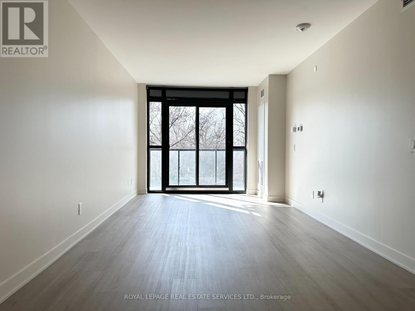 323 - 3385 Dundas Street W, Toronto, Ontario  M6S 2S2 - Photo 4 - W13120504