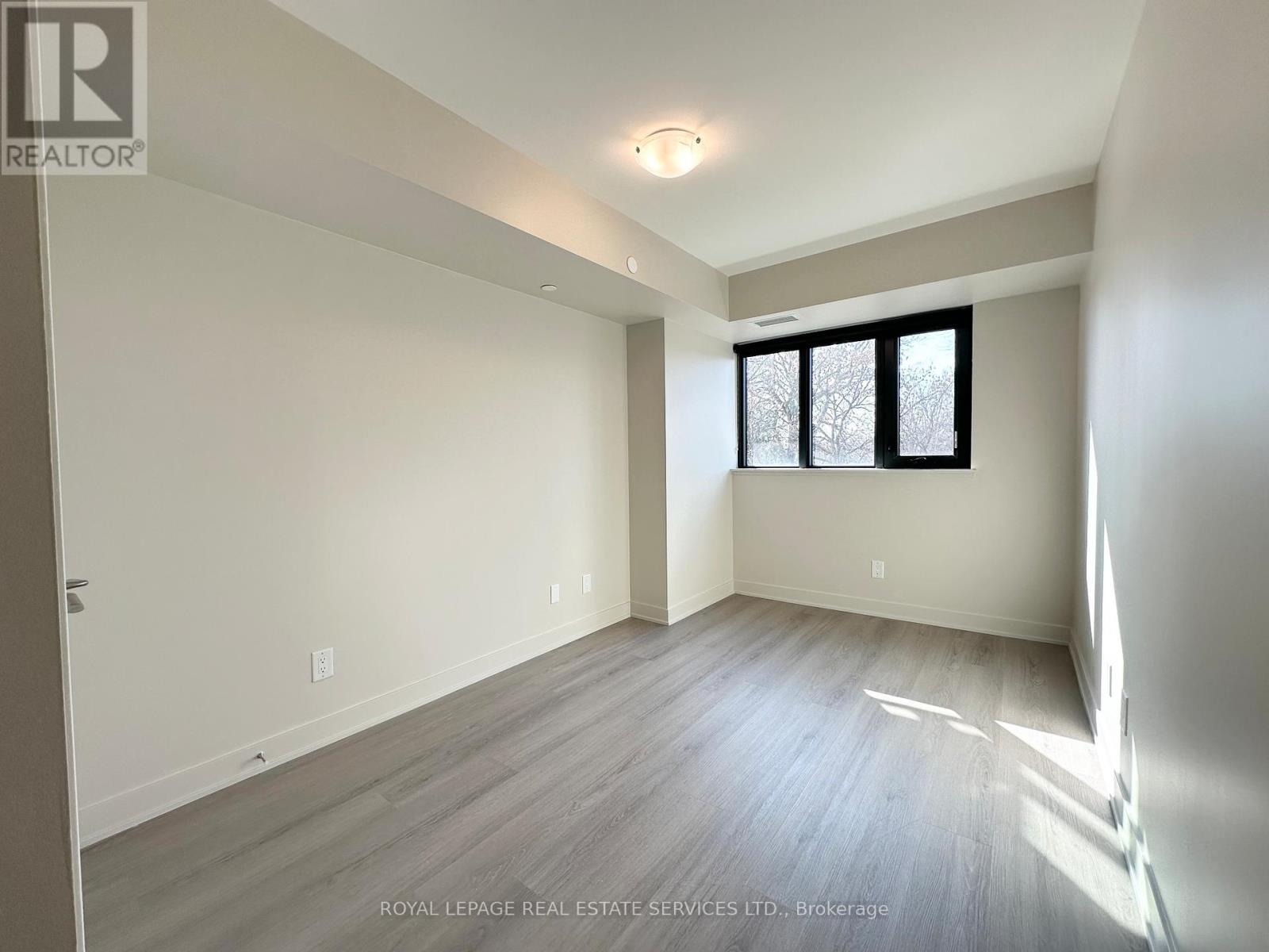 323 - 3385 Dundas Street W, Toronto, Ontario  M6S 2S2 - Photo 5 - W13120504