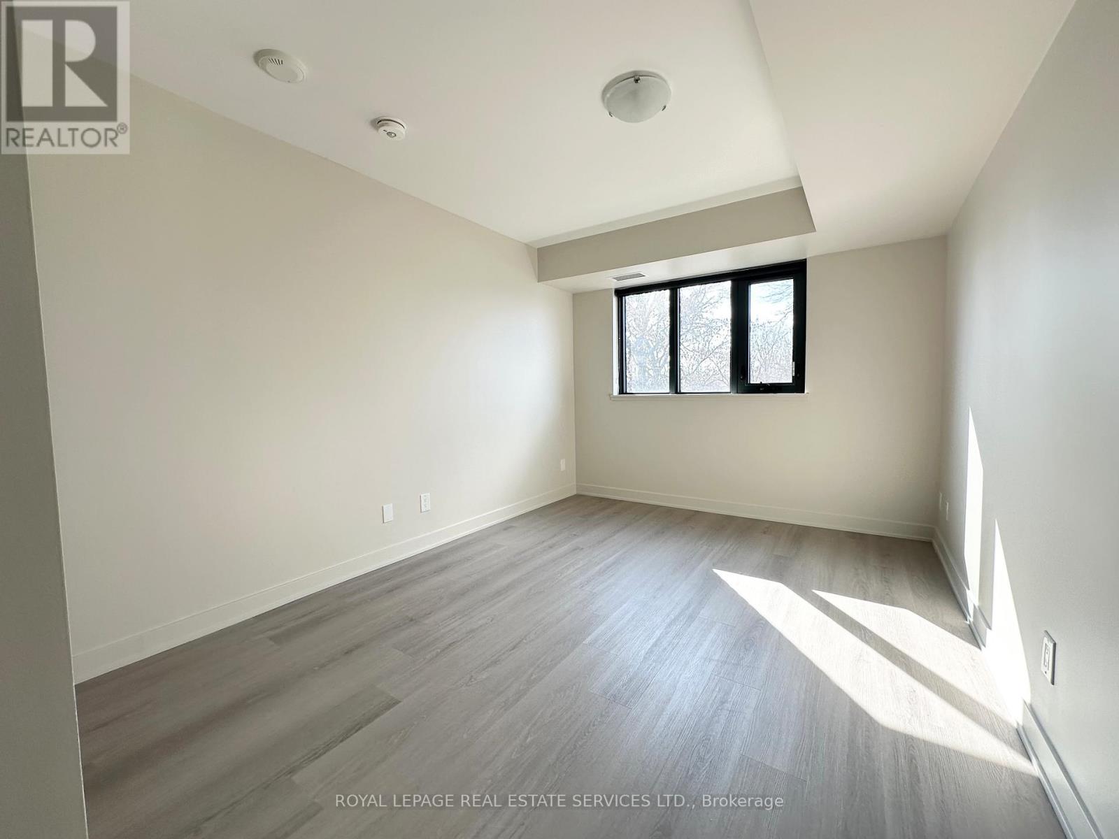 323 - 3385 Dundas Street W, Toronto, Ontario  M6S 2S2 - Photo 9 - W13120504