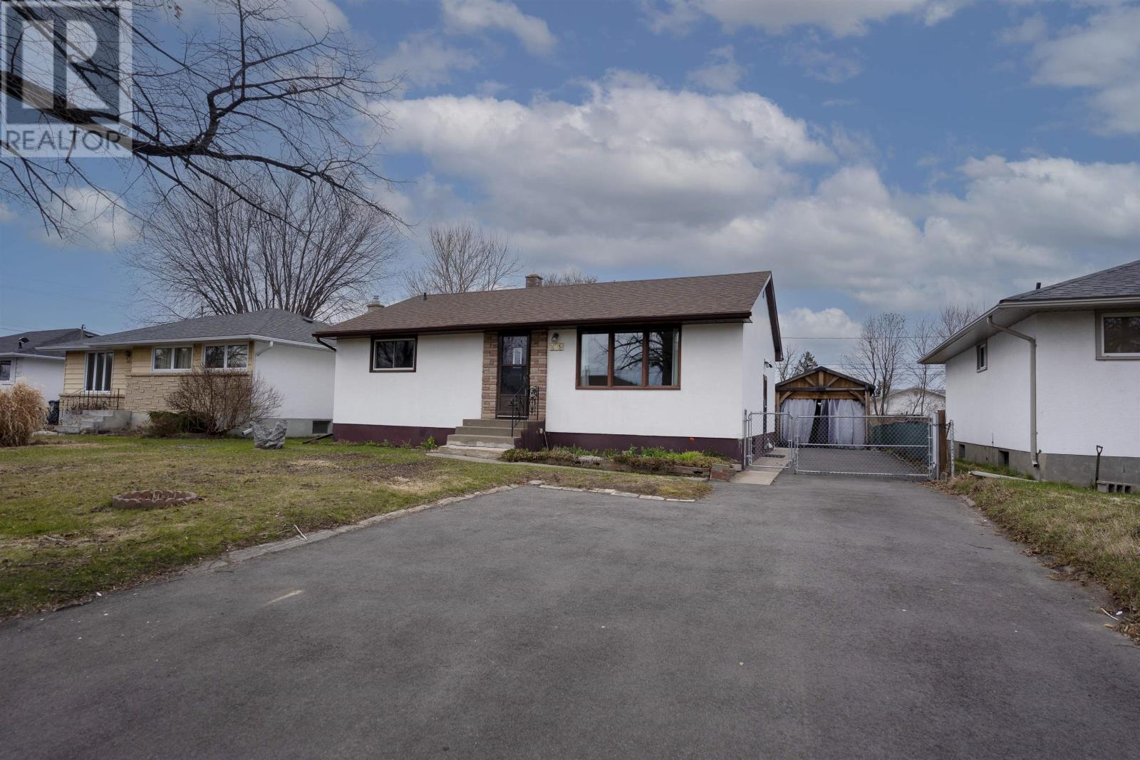 219 Moodie Street West, Thunder Bay, Ontario