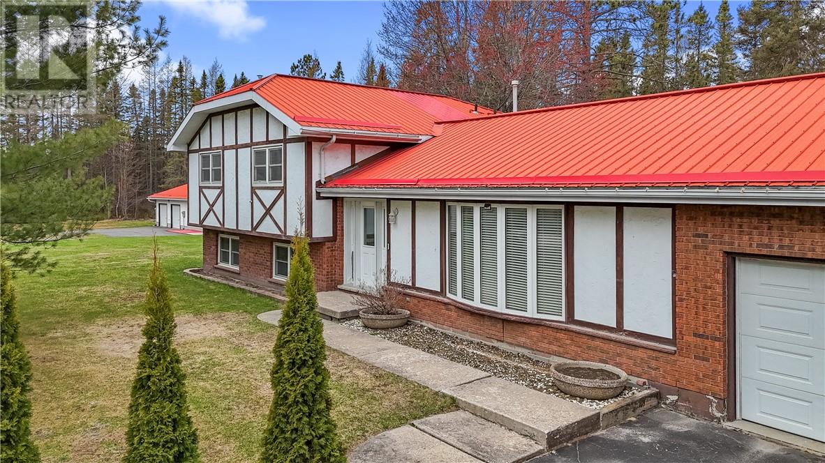 2201 Lee Valley Road, Espanola, Ontario  P5E 1P7 - Photo 3 - 2126462
