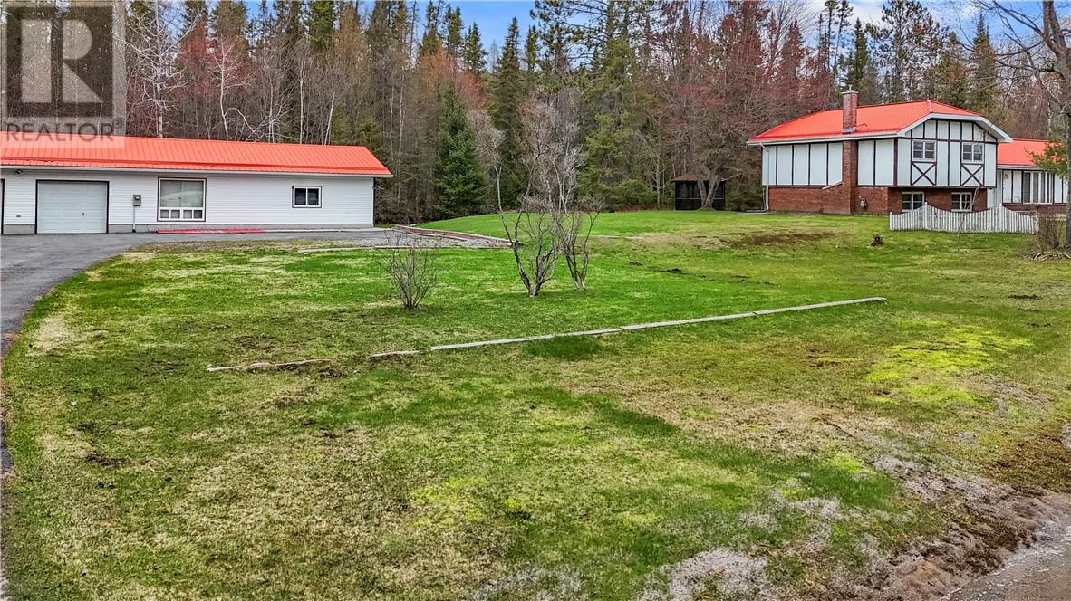 2201 Lee Valley Road, Espanola, Ontario  P5E 1P7 - Photo 4 - 2126462