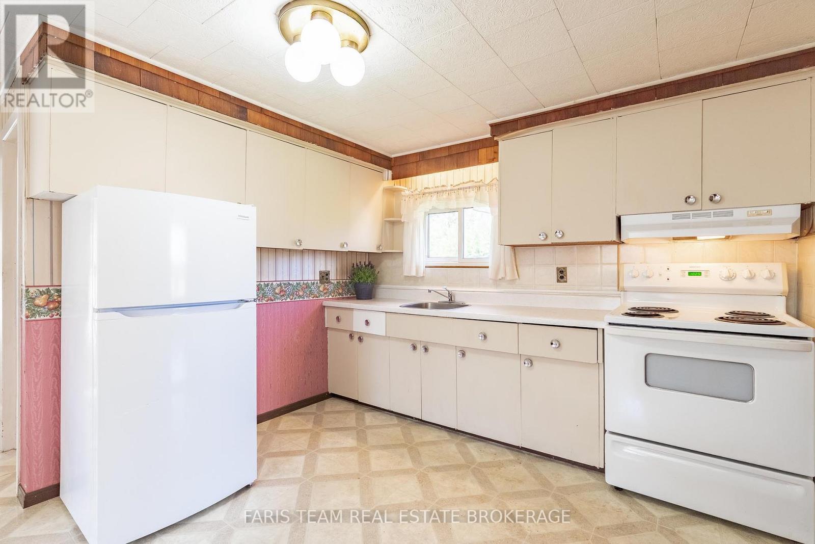 32 Lorne Avenue, Collingwood, Ontario  L9Y 2B6 - Photo 4 - S13120520