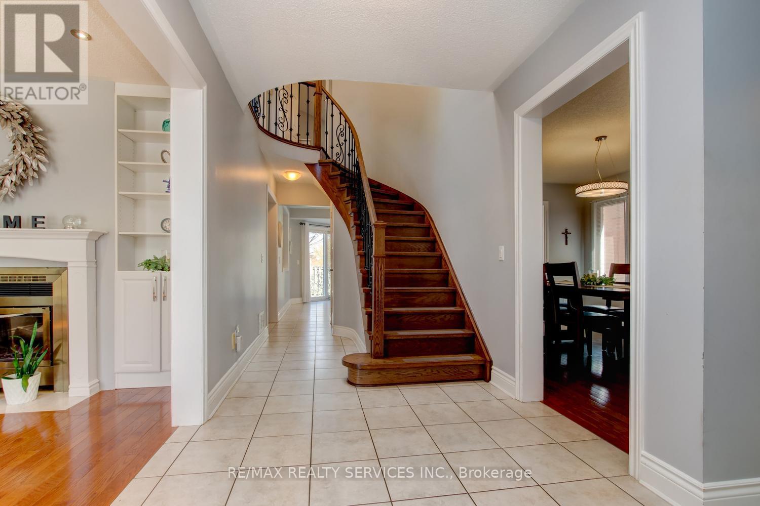 3 Nymark Place, Brampton, Ontario  L6S 5T5 - Photo 2 - W13120532