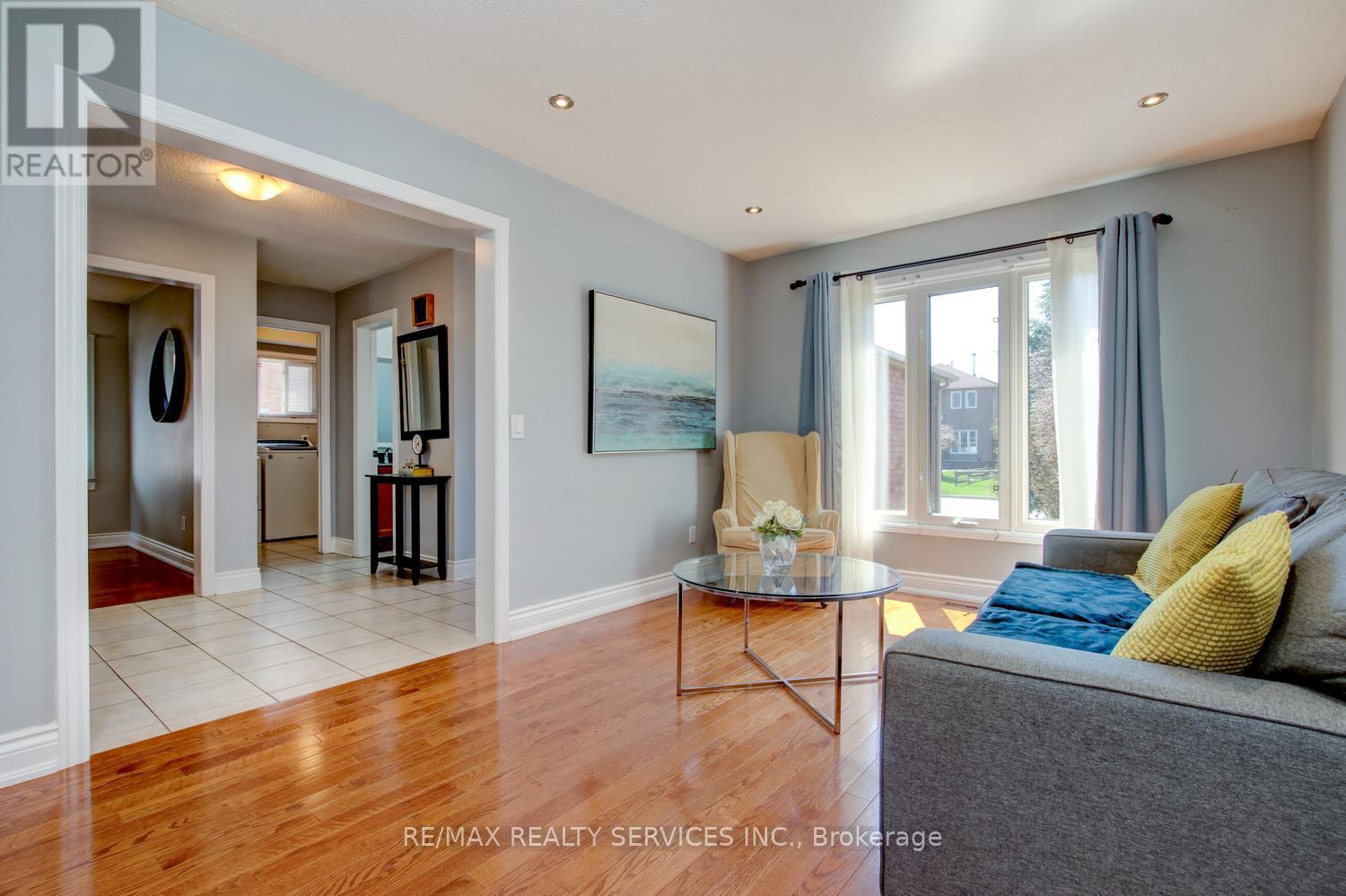 3 Nymark Place, Brampton, Ontario  L6S 5T5 - Photo 4 - W13120532
