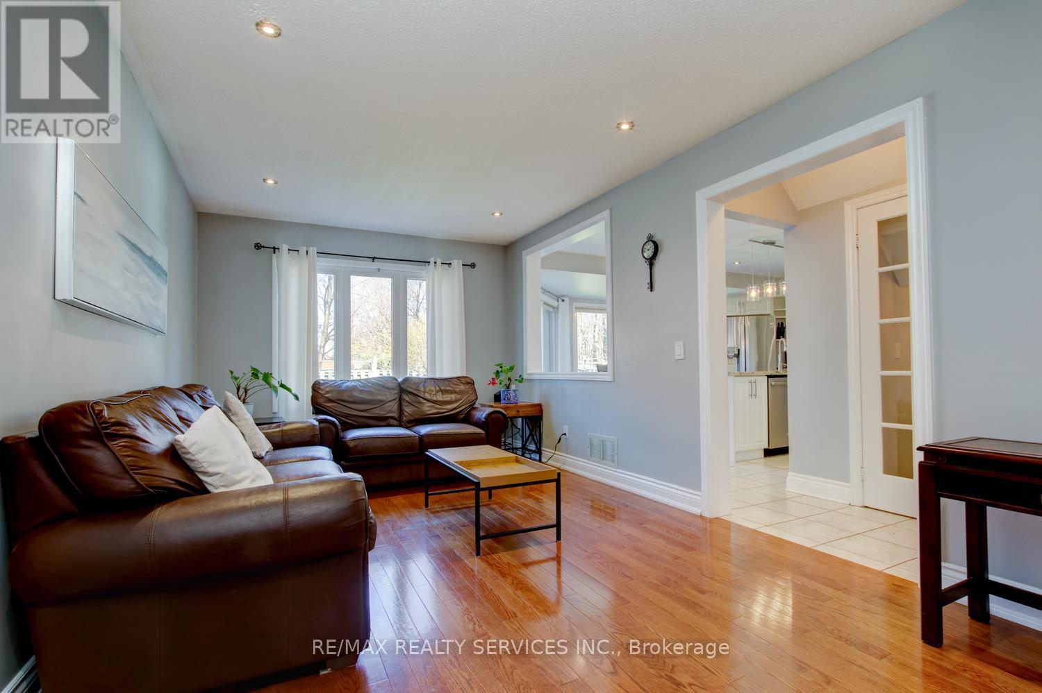 3 Nymark Place, Brampton, Ontario  L6S 5T5 - Photo 9 - W13120532
