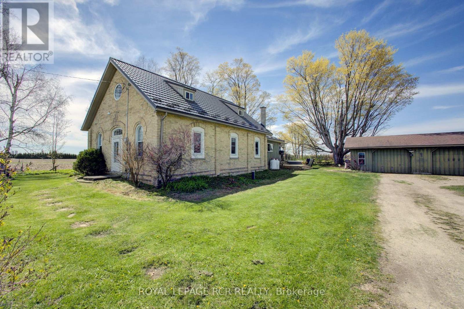 8542 CONCESSION 12, Mapleton, Ontario