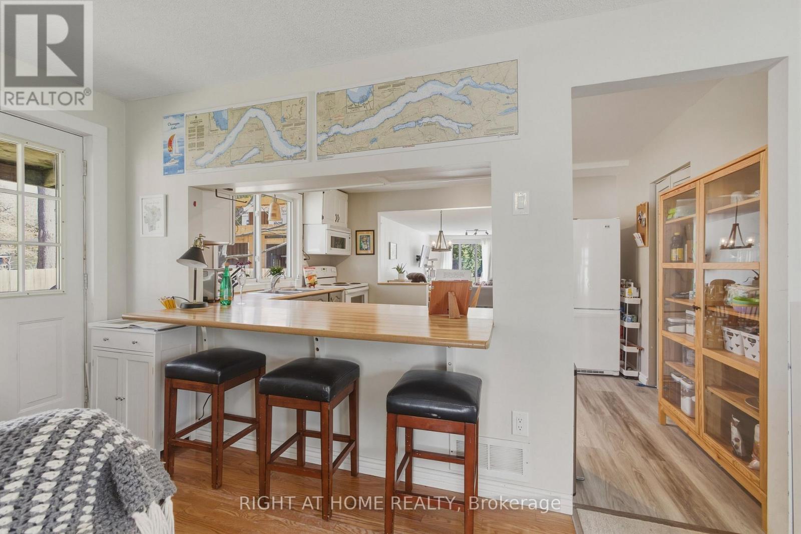 2432 Wallace Avenue, Innisfil, Ontario  L9S 2G5 - Photo 4 - N13120580