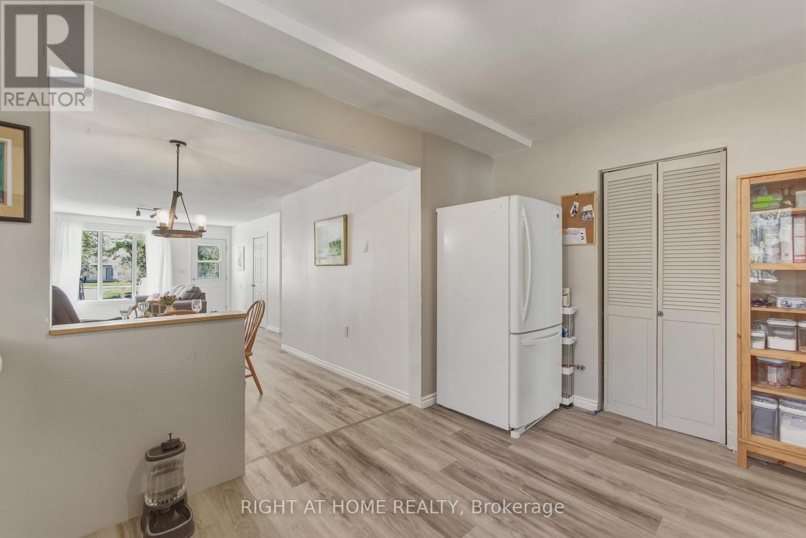 2432 Wallace Avenue, Innisfil, Ontario  L9S 2G5 - Photo 5 - N13120580