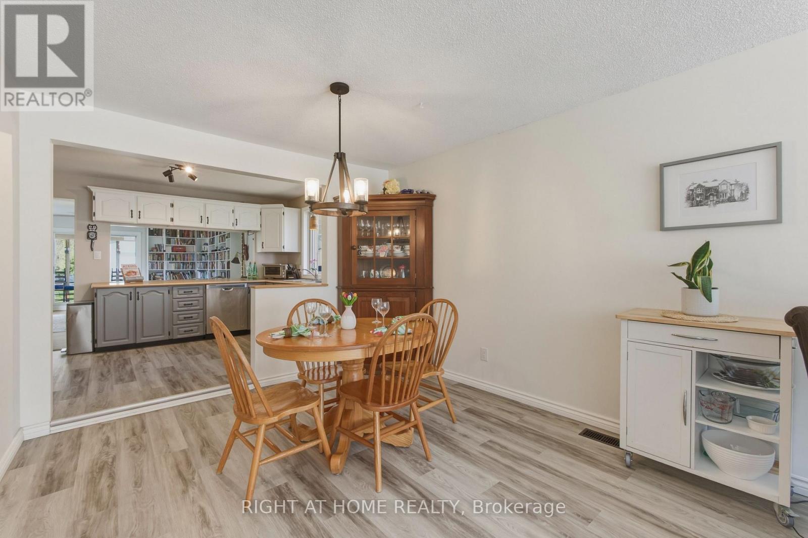 2432 Wallace Avenue, Innisfil, Ontario  L9S 2G5 - Photo 6 - N13120580