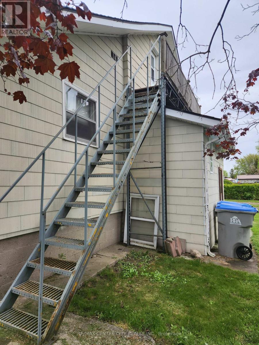 30 Queen Street, Strathroy-Caradoc, Ontario  N7G 2H7 - Photo 19 - X13120576
