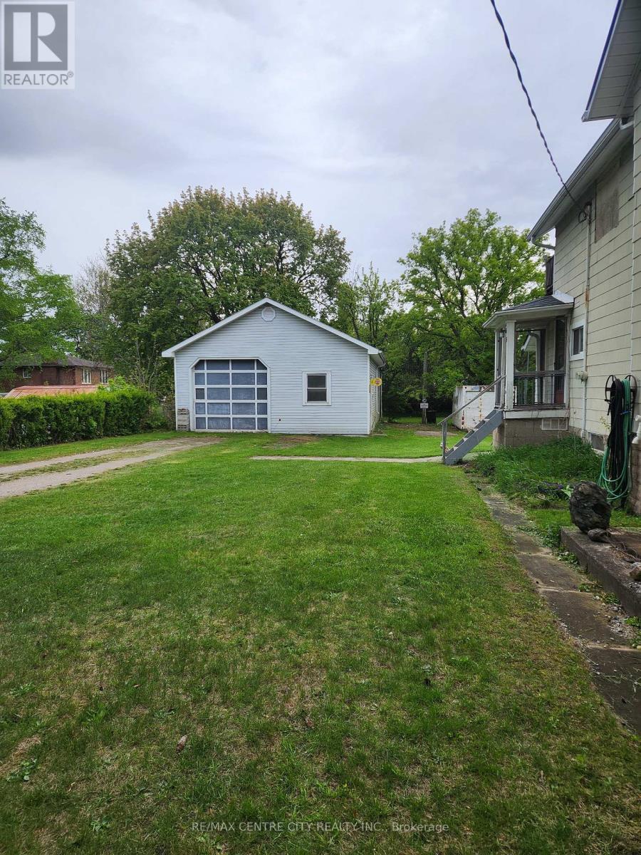 30 Queen Street, Strathroy-Caradoc, Ontario  N7G 2H7 - Photo 2 - X13120576