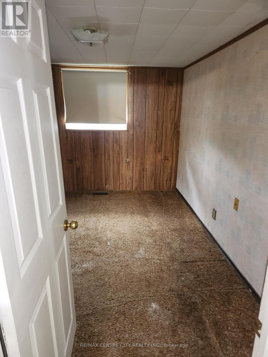 30 Queen Street, Strathroy-Caradoc, Ontario  N7G 2H7 - Photo 7 - X13120576