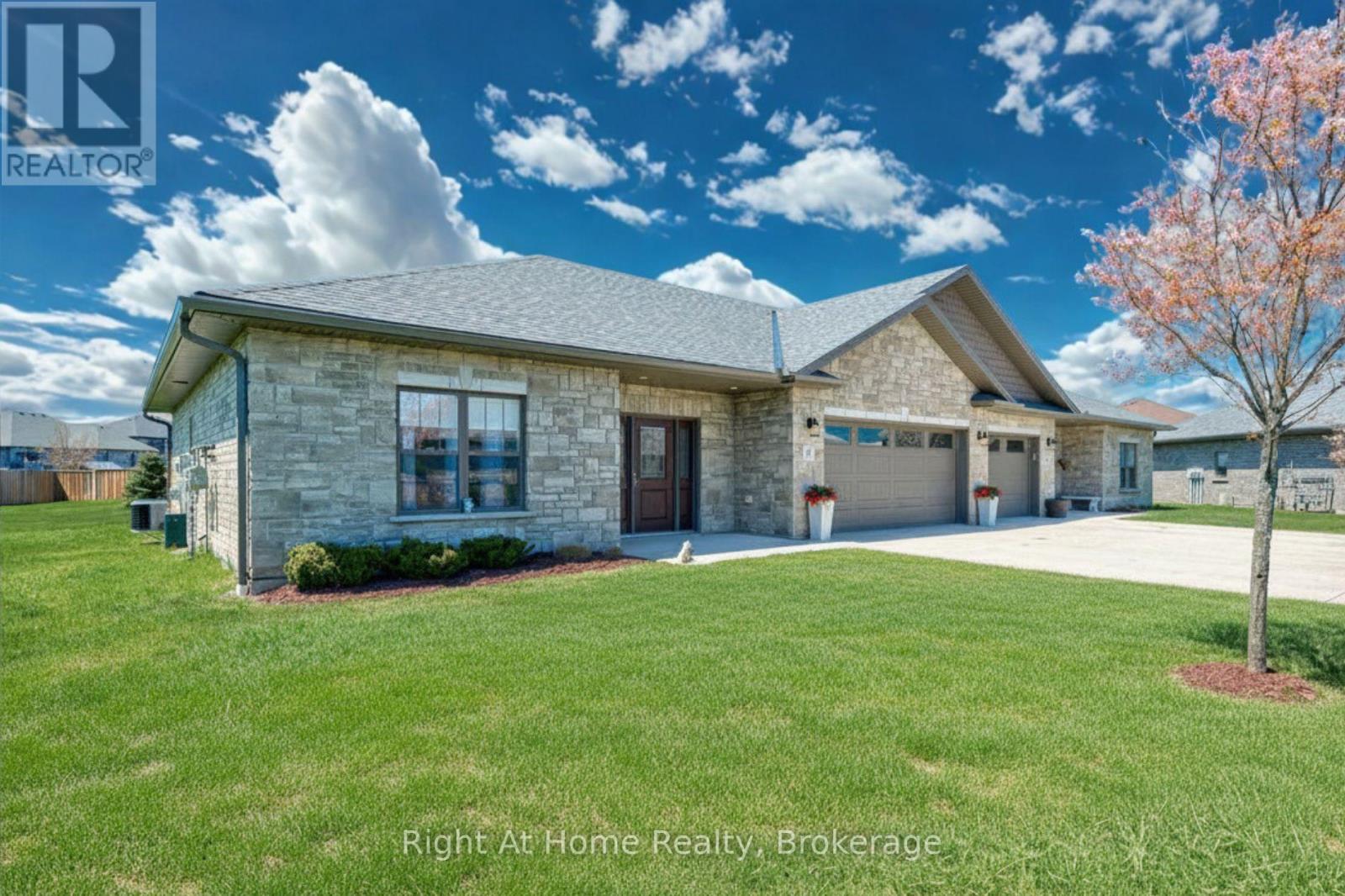 10 - 1050 Waterloo Street, Saugeen Shores, Ontario  N0H 2C3 - Photo 2 - X13120678