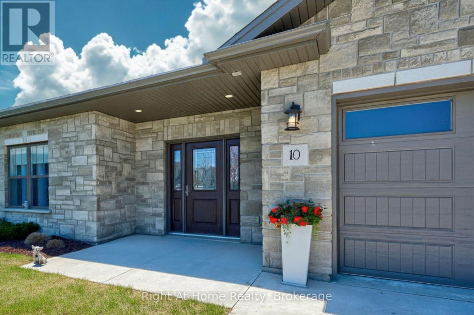 10 - 1050 Waterloo Street, Saugeen Shores, Ontario  N0H 2C3 - Photo 3 - X13120678