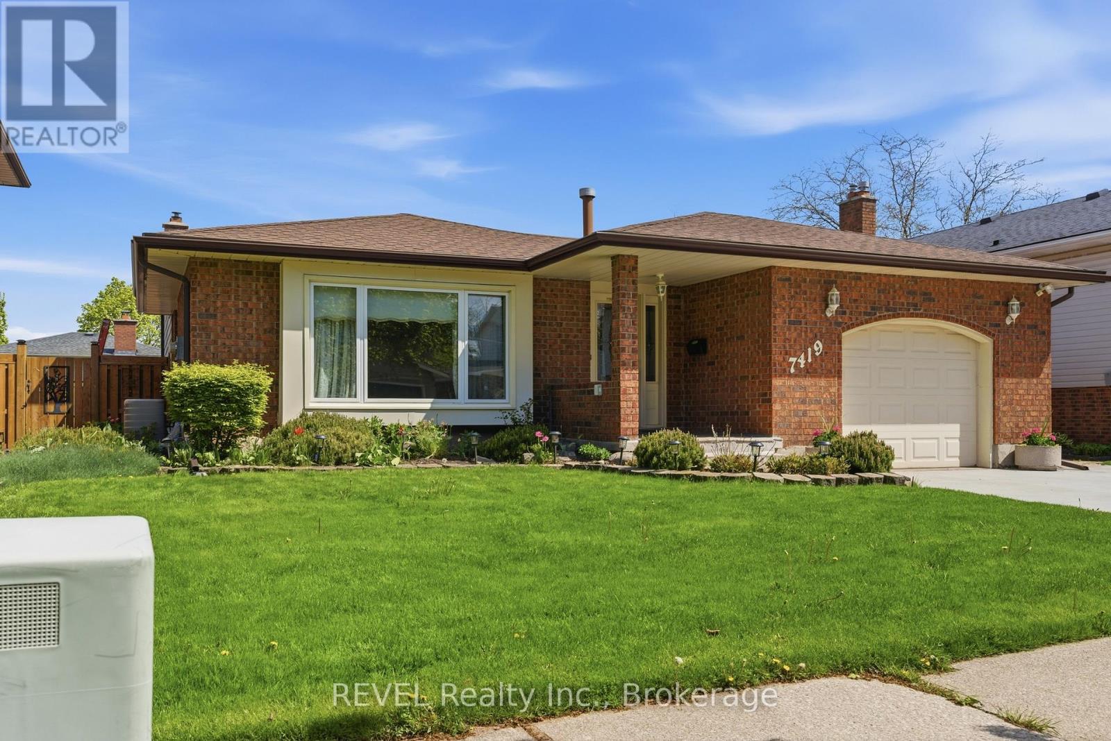 7419 Green Boughs Road, Niagara Falls, Ontario  L2J 3Y8 - Photo 2 - X13120688