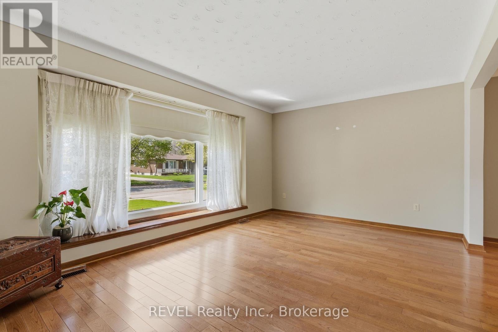 7419 Green Boughs Road, Niagara Falls, Ontario  L2J 3Y8 - Photo 6 - X13120688