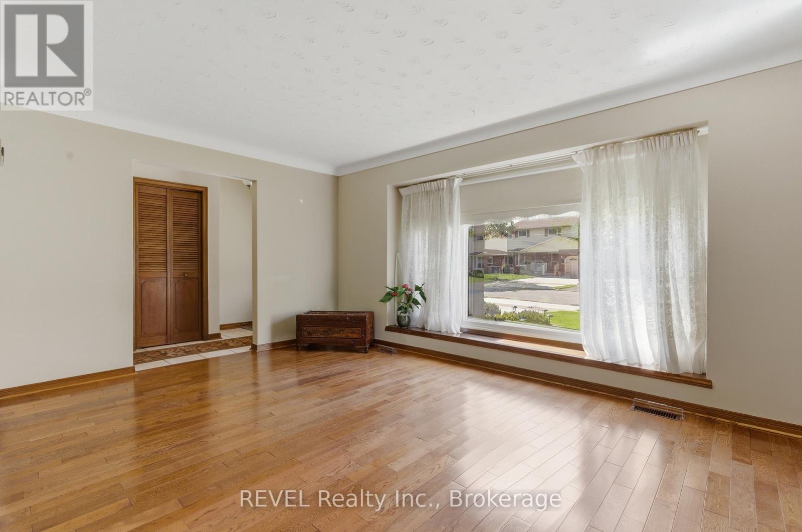 7419 Green Boughs Road, Niagara Falls, Ontario  L2J 3Y8 - Photo 7 - X13120688
