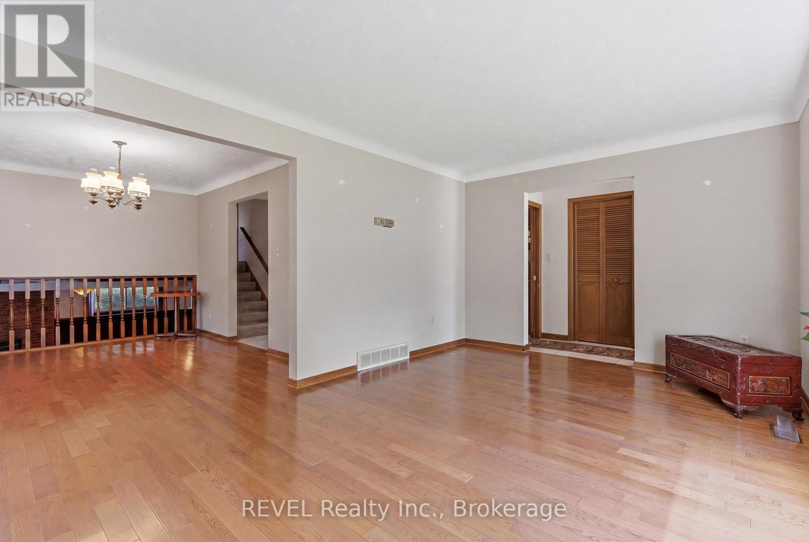 7419 Green Boughs Road, Niagara Falls, Ontario  L2J 3Y8 - Photo 8 - X13120688