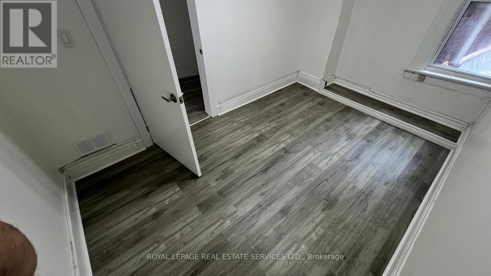 Main - 457 Queen Street E, Toronto, Ontario  M5A 1T6 - Photo 4 - C13023866