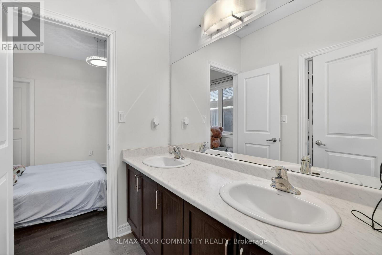 31 Tay Boulevard, Bradford West Gwillimbury, Ontario  L3Z 0W5 - Photo 21 - N12853588