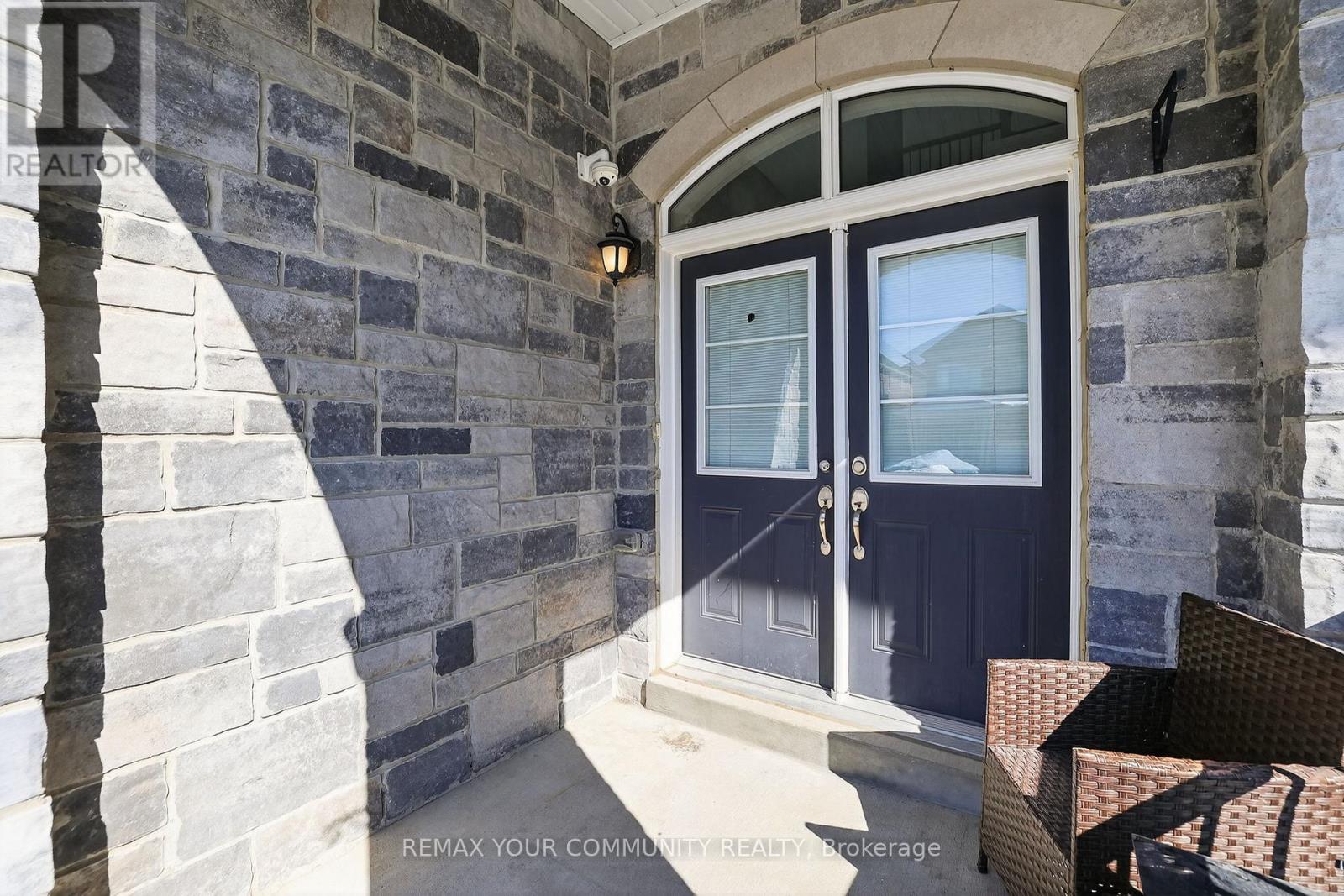 31 Tay Boulevard, Bradford West Gwillimbury, Ontario  L3Z 0W5 - Photo 4 - N12853588