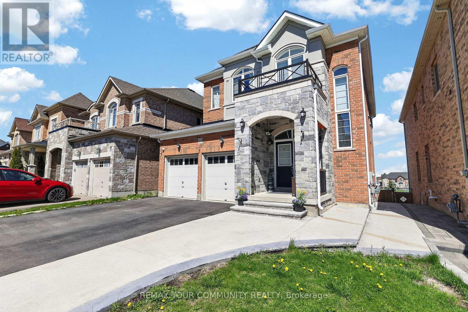 31 Tay Boulevard, Bradford West Gwillimbury, Ontario  L3Z 0W5 - Photo 3 - N12853588