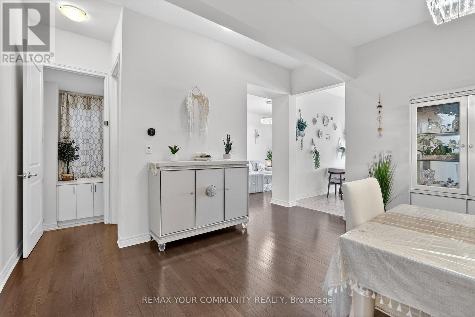 31 Tay Boulevard, Bradford West Gwillimbury, Ontario  L3Z 0W5 - Photo 6 - N12853588