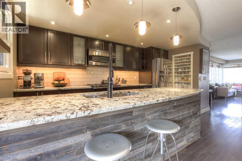 1363 Berkley Drive NW, Calgary, Alberta  T3K 1T4 - Photo 5 - A2304460