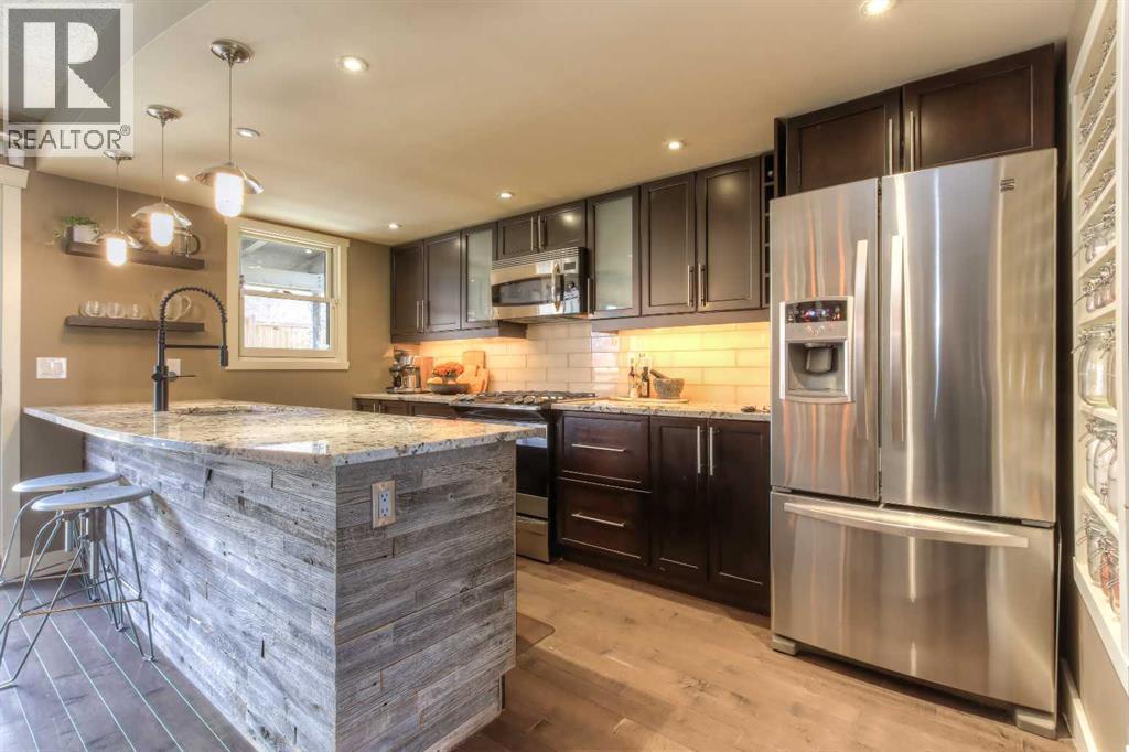1363 Berkley Drive NW, Calgary, Alberta  T3K 1T4 - Photo 3 - A2304460