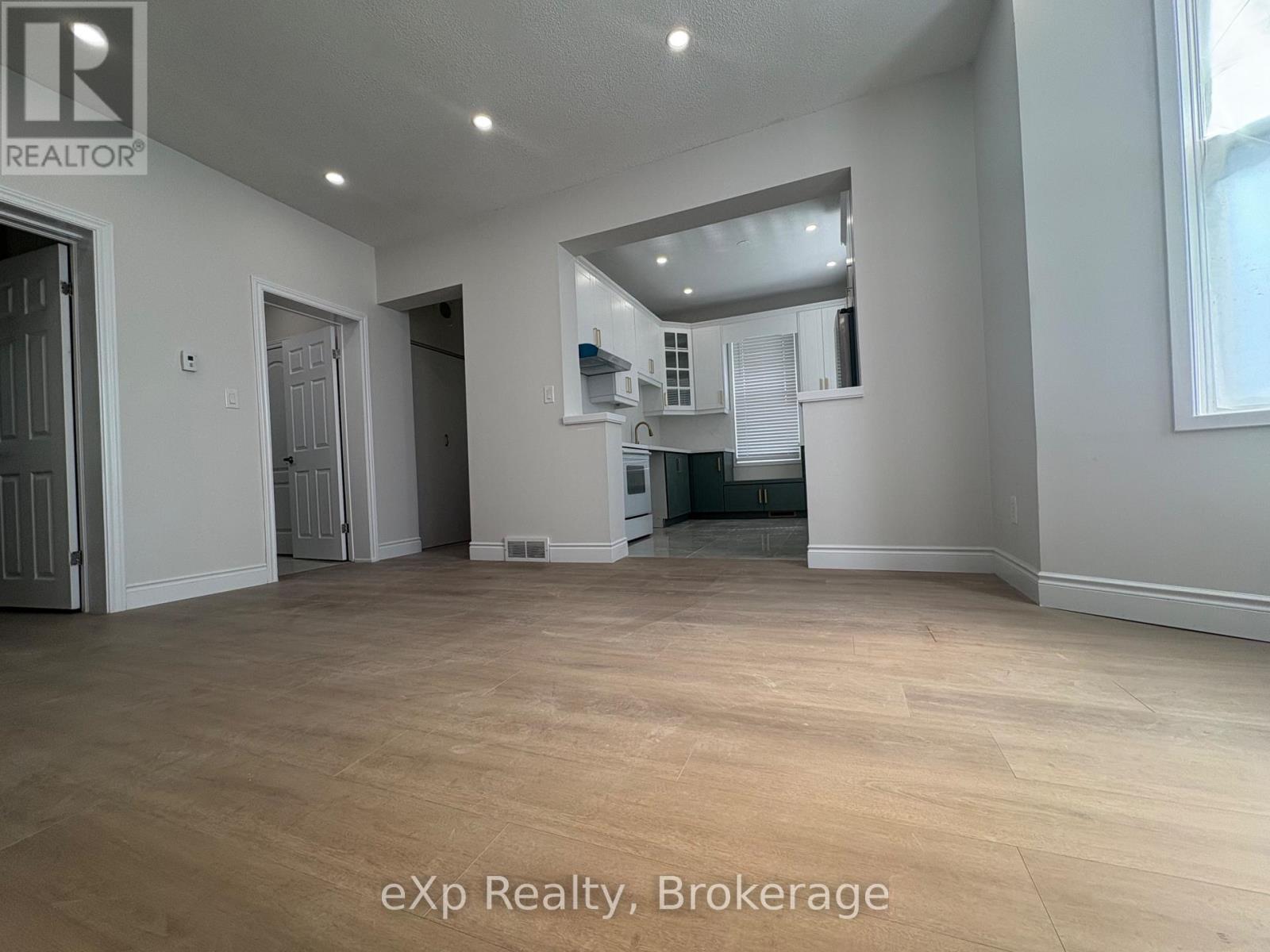 Front - 160 Nelson Street, Brantford, Ontario  N3S 4B6 - Photo 3 - X13120624