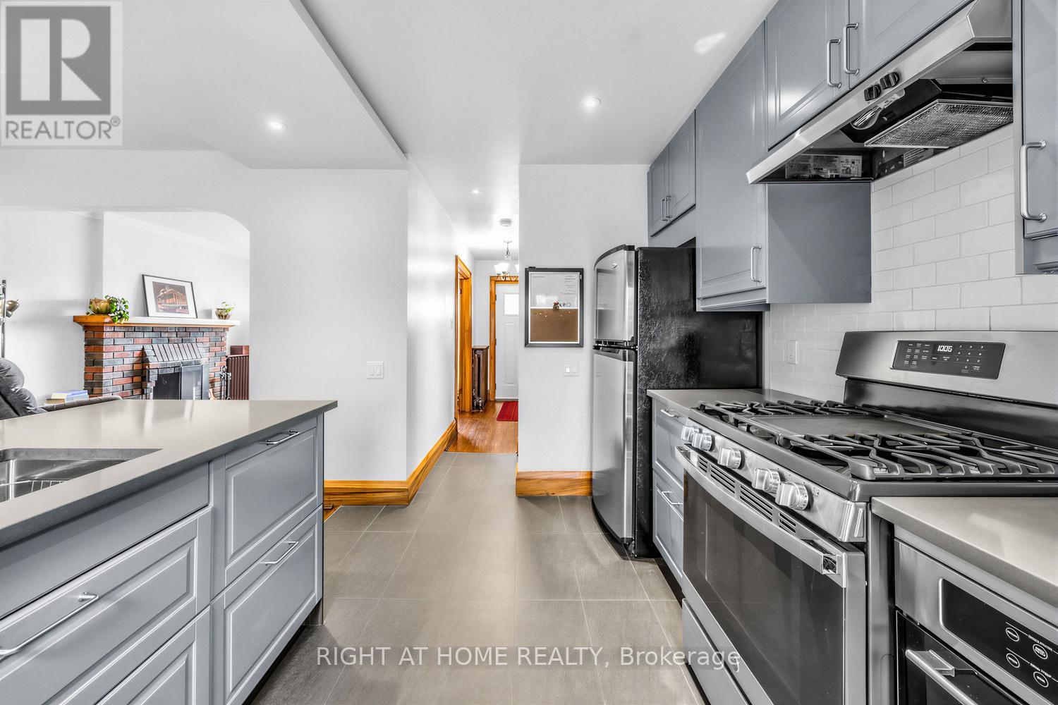 26 Maryland Boulevard, Toronto, Ontario  M4C 5C9 - Photo 15 - E13120628