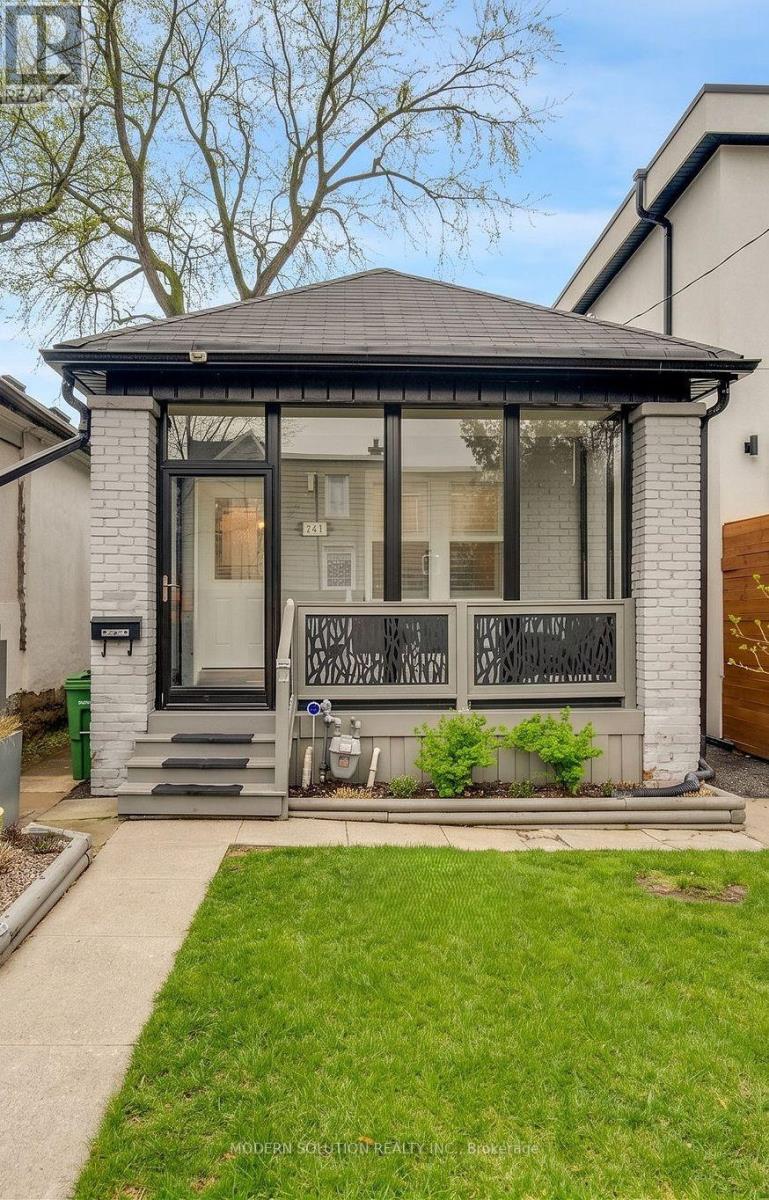 741 Milverton Boulevard, Toronto, Ontario  M4C 1Y3 - Photo 3 - E13019050