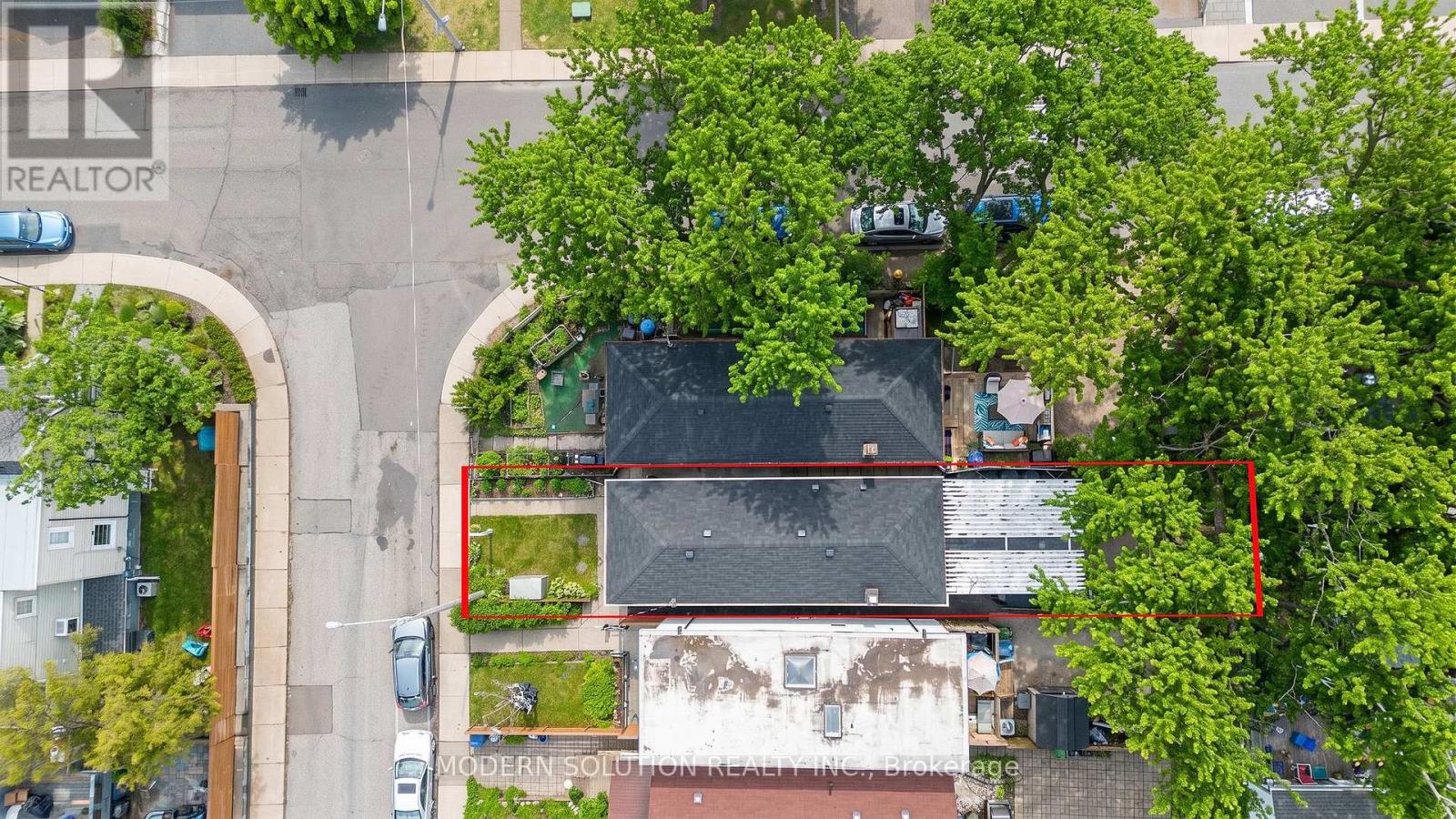 741 Milverton Boulevard, Toronto, Ontario  M4C 1Y3 - Photo 4 - E13019050