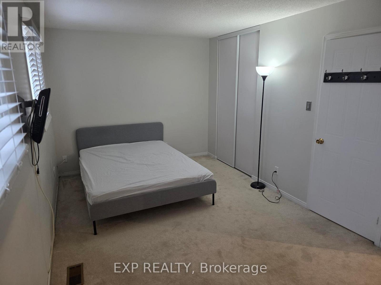 1296 Valerie Crescent W, Oakville, Ontario  L6J 7E5 - Photo 14 - W12853360