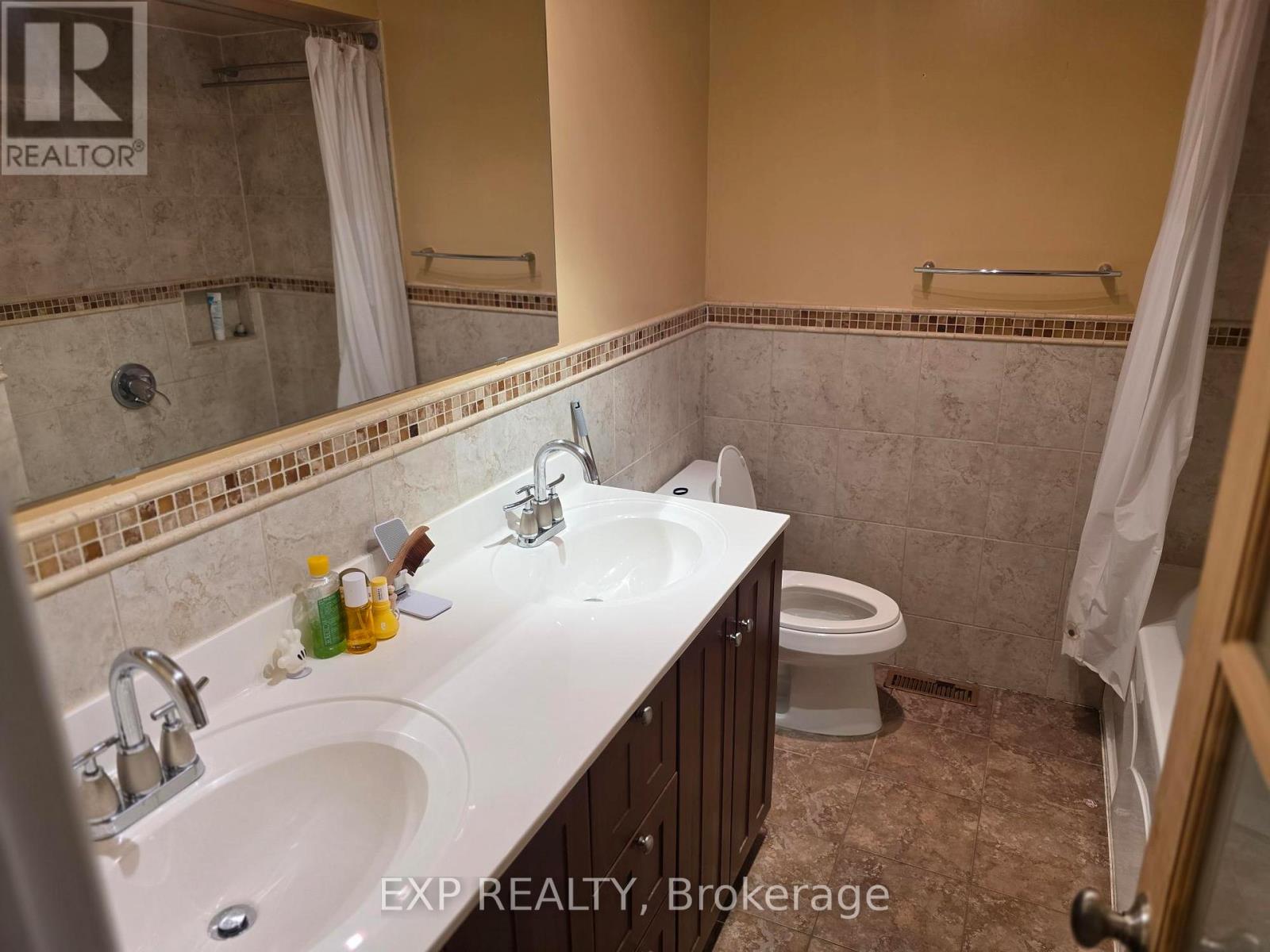 1296 Valerie Crescent W, Oakville, Ontario  L6J 7E5 - Photo 17 - W12853360