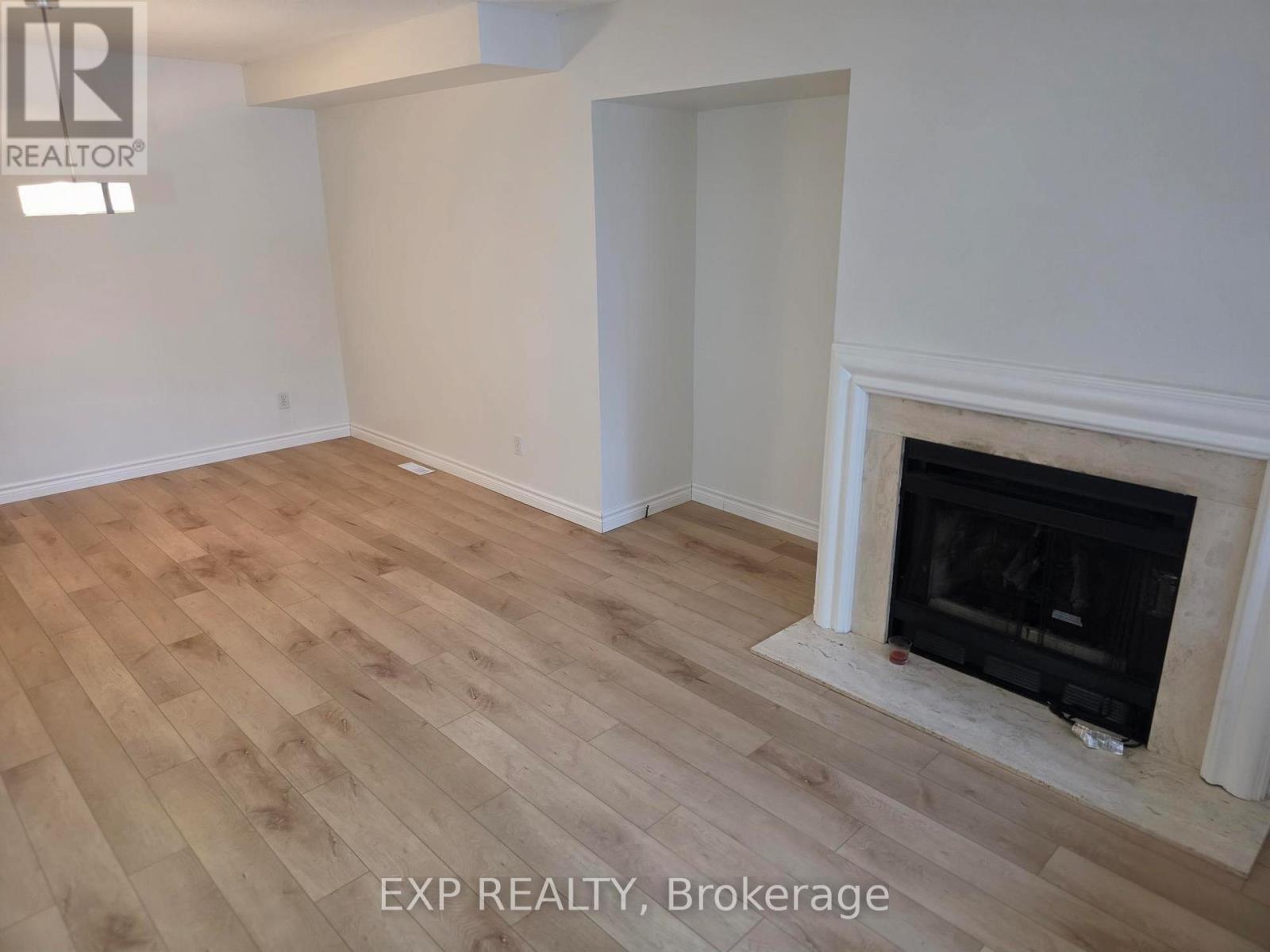 1296 Valerie Crescent W, Oakville, Ontario  L6J 7E5 - Photo 2 - W12853360