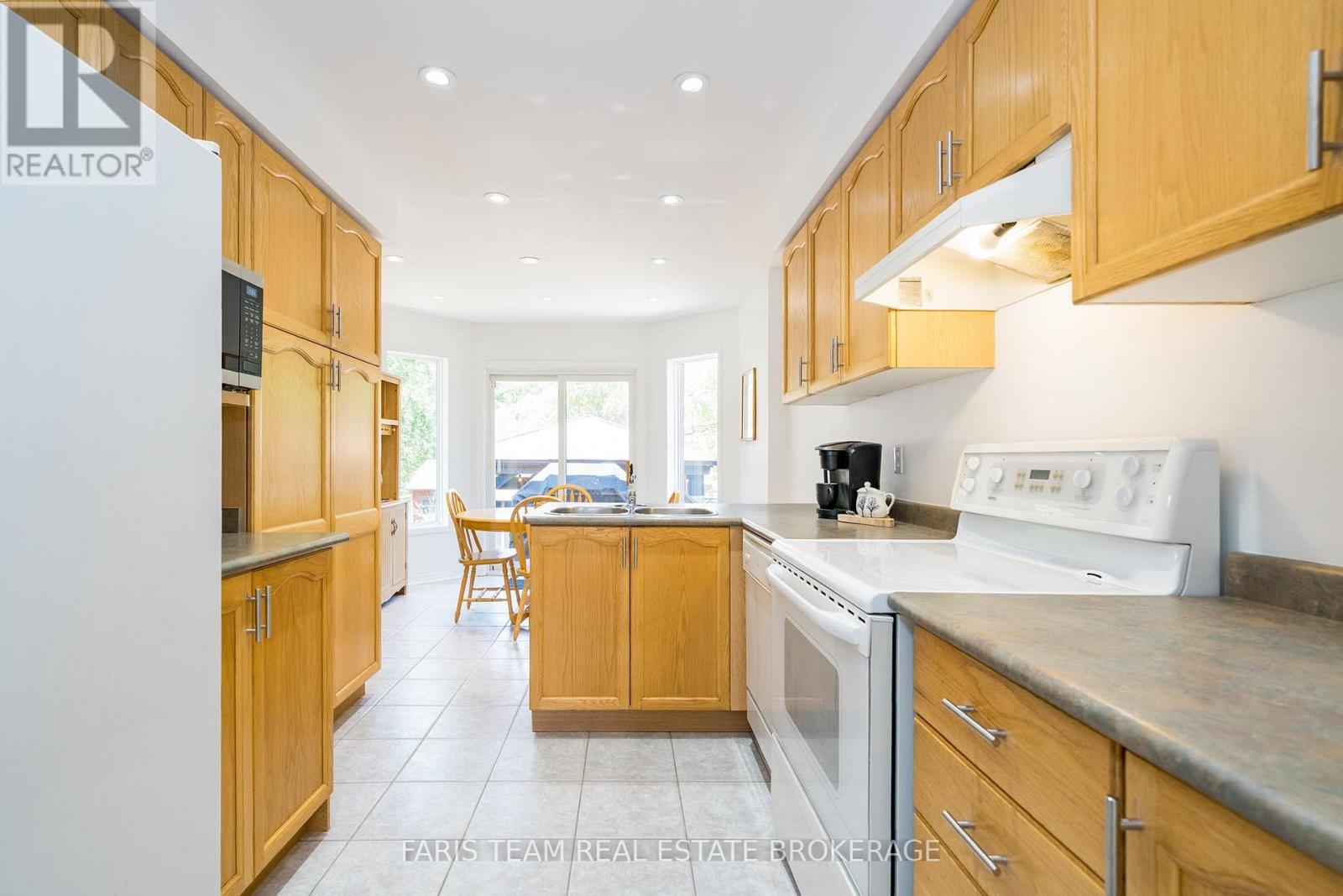 1092 Lebanon Drive, Innisfil, Ontario  L9S 2B3 - Photo 5 - N13120578