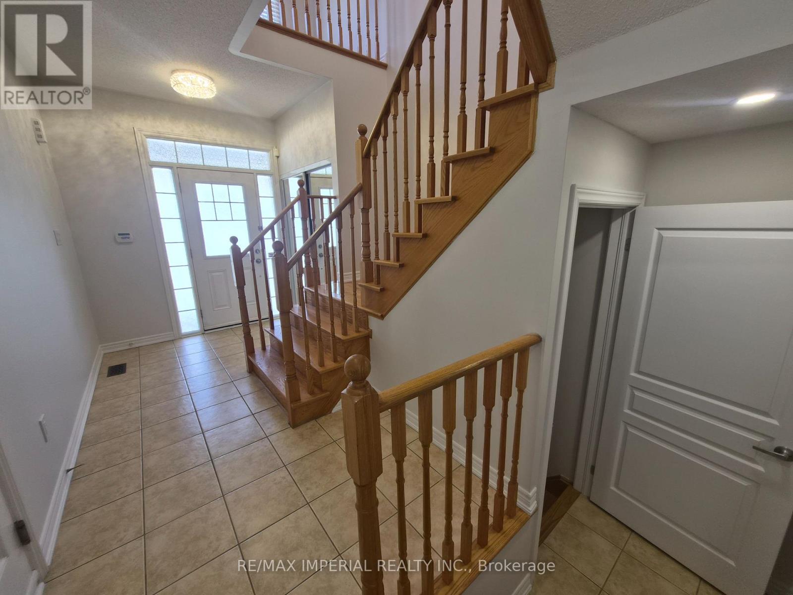 29 Mansard Drive, Richmond Hill, Ontario  L4E 0L7 - Photo 3 - N13120584