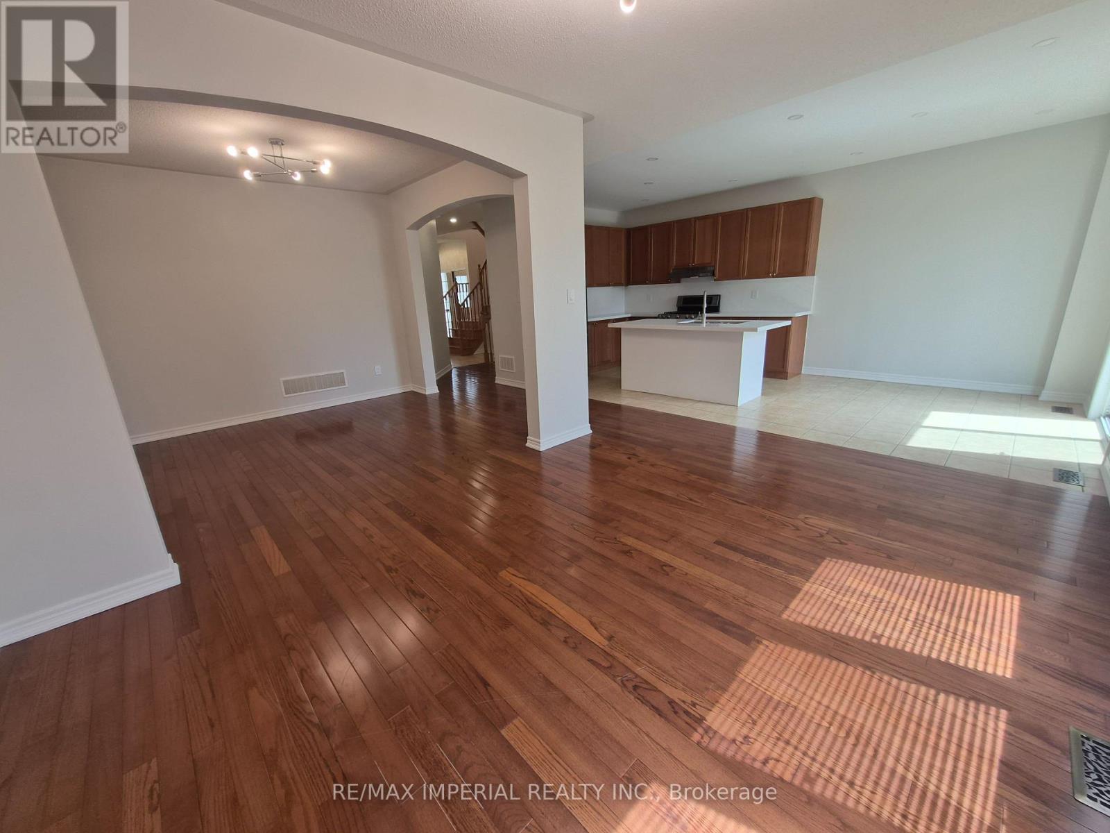 29 Mansard Drive, Richmond Hill, Ontario  L4E 0L7 - Photo 5 - N13120584