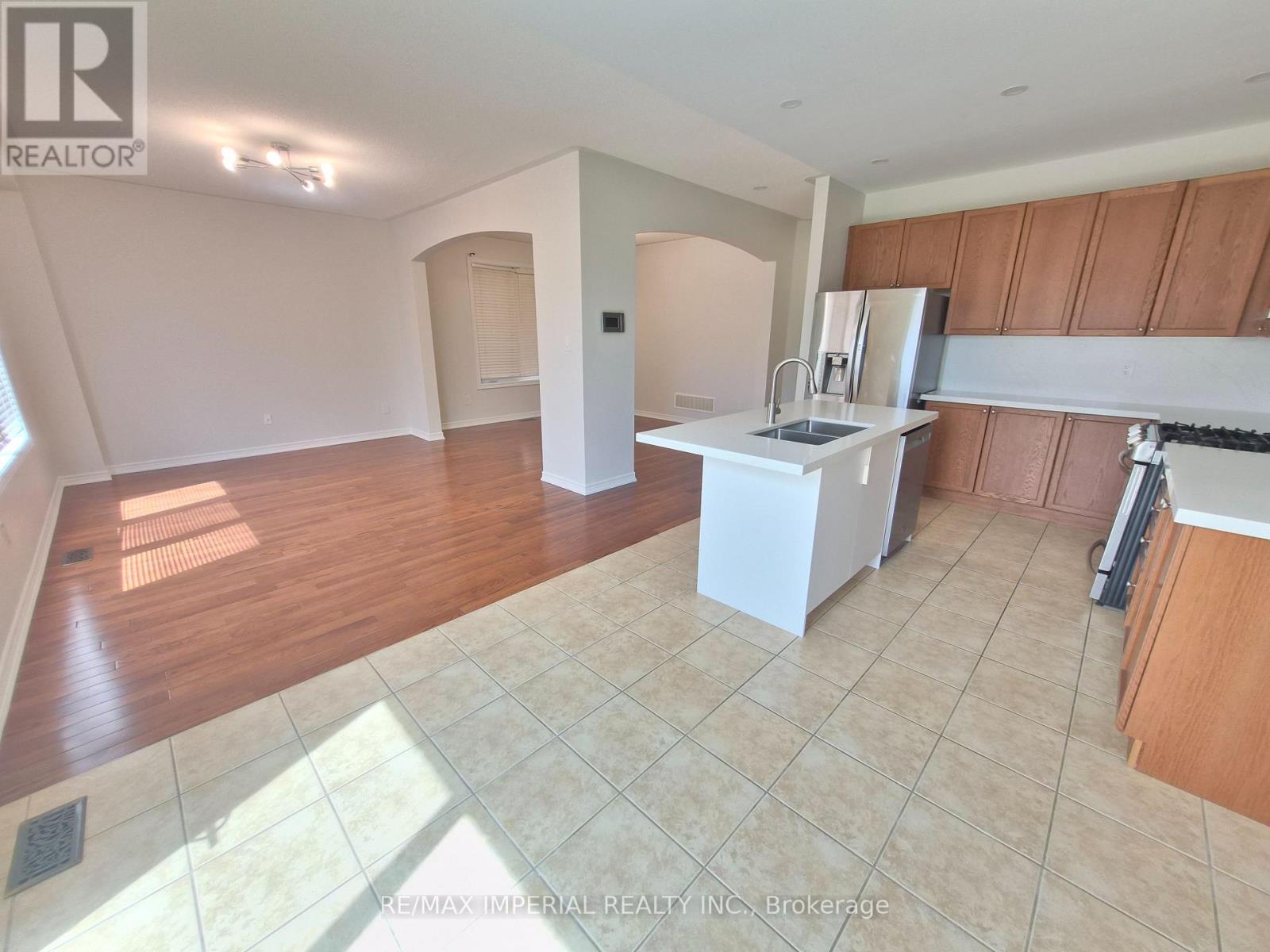 29 Mansard Drive, Richmond Hill, Ontario  L4E 0L7 - Photo 6 - N13120584