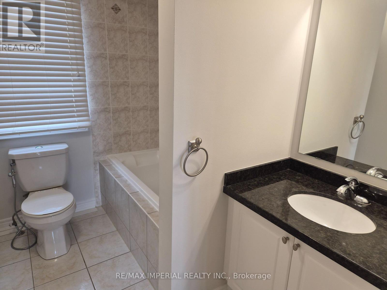 29 Mansard Drive, Richmond Hill, Ontario  L4E 0L7 - Photo 8 - N13120584