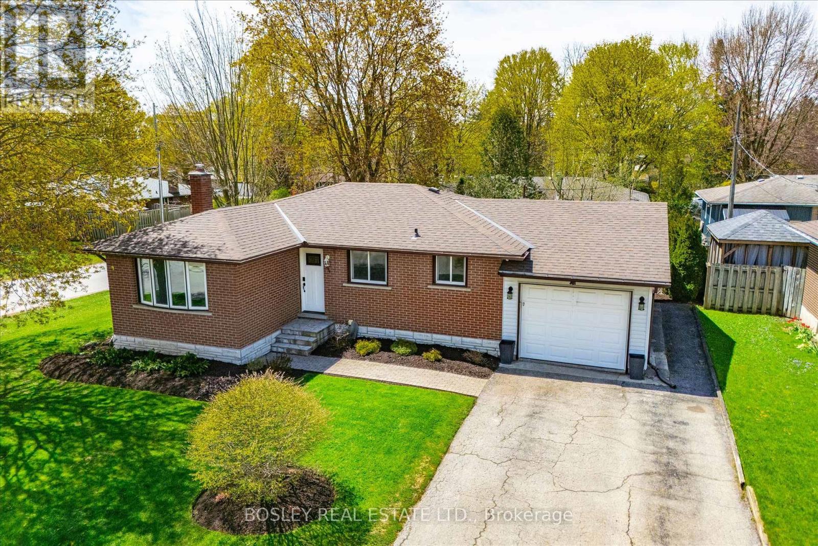 204 IRVINE STREET, Centre Wellington, Ontario