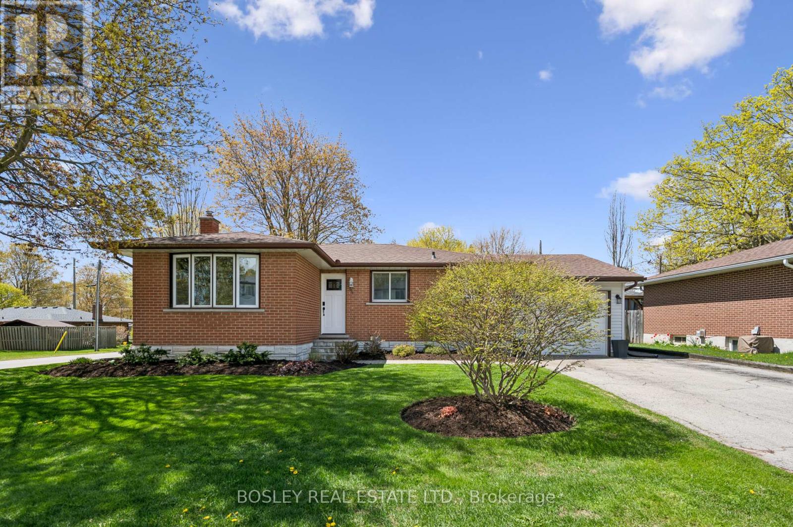 204 Irvine Street, Centre Wellington, Ontario  N0B 1S0 - Photo 3 - X12912972