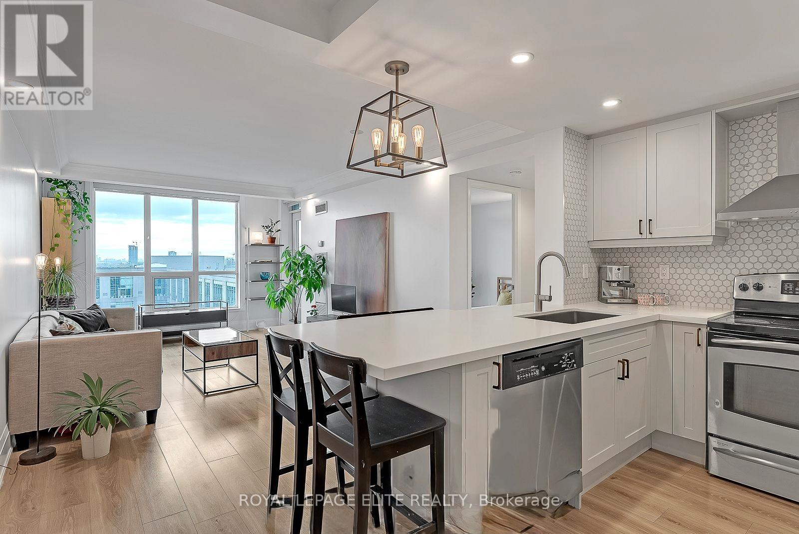 1816 - 185 Legion Road N Road, Toronto, Ontario  M8Y 0A1 - Photo 1 - W13120618